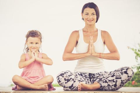 Hilfe! Alltag! Yoga für Eltern mit ihren Kindern